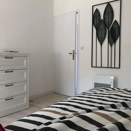 Holiday home Maison Confort A 100m De La - 8 Pers - - Fr-1-823-75 *
