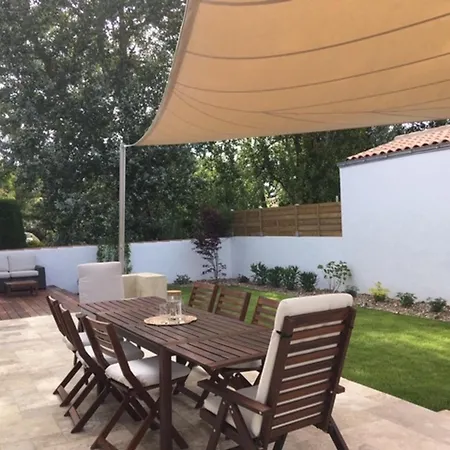 Maison Confort A 100m De La - 8 Pers - - Fr-1-823-75 * La Gueriniere